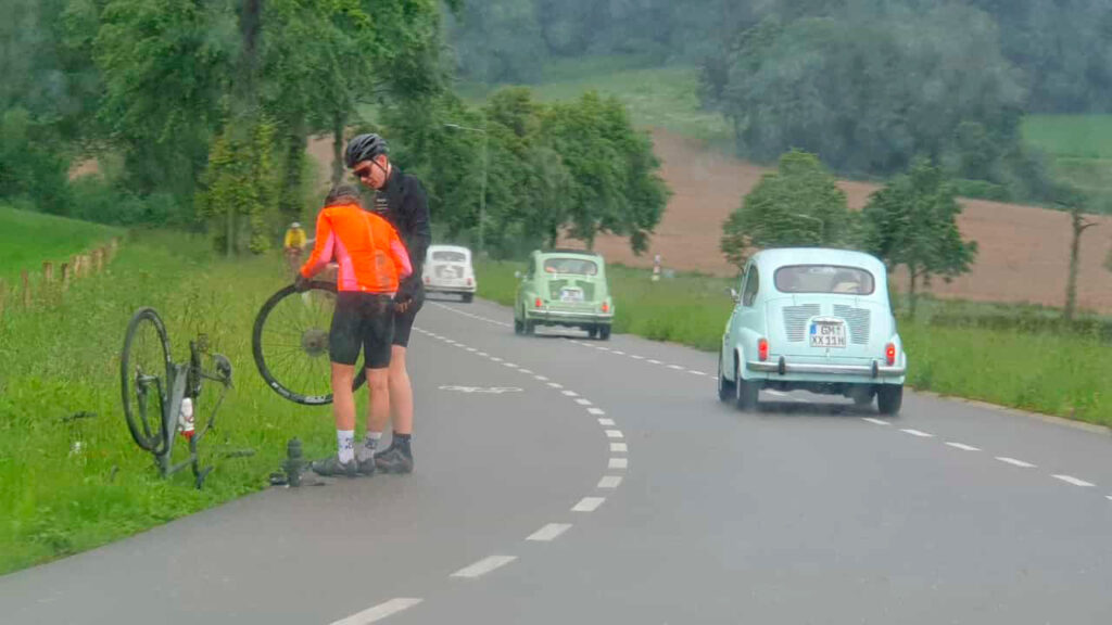 Auch unter den Rennradfahrern gab es wohl die ein oder andere Panne…